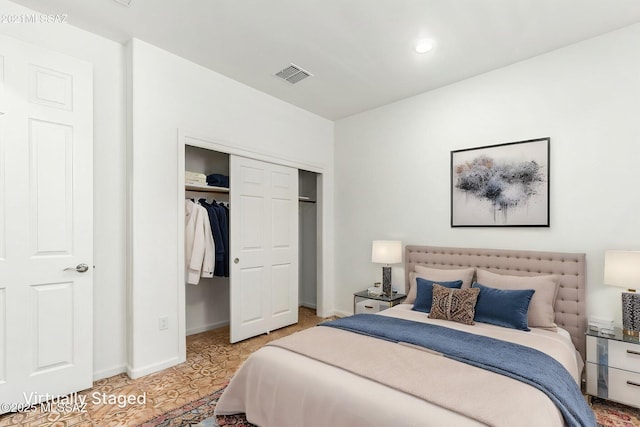 bedroom with baseboards, visible vents, and a closet