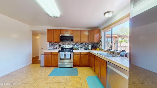 502 N Citadel Ave, Tucson, AZ 85748 - kitchen with backsplash, stainless steel appliances, light countertops, and a sink