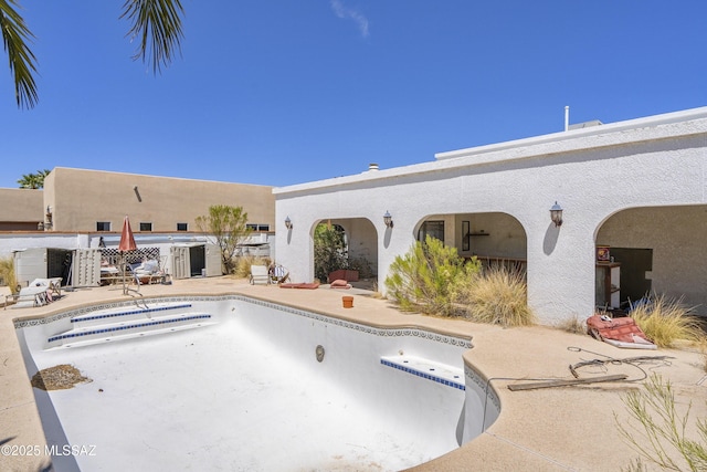 601 N Sahuara Ave, Tucson, AZ 85711 - view of pool with an empty pool, a hot tub, and a patio area