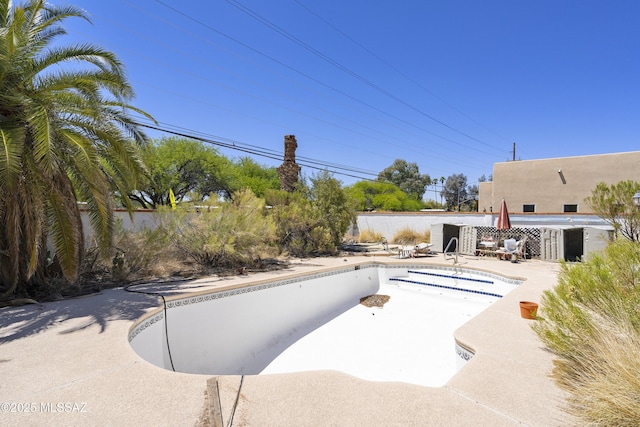 601 N Sahuara Ave, Tucson, AZ 85711 - view of pool with a patio and a fenced in pool