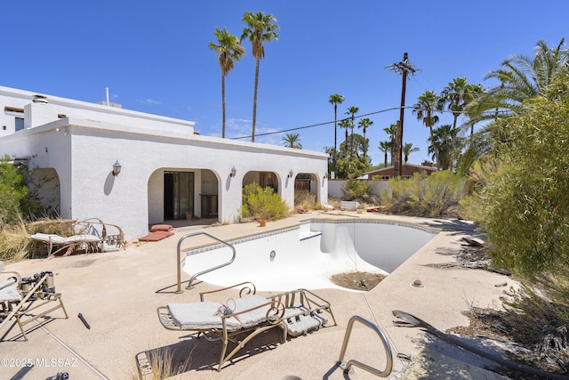 601 N Sahuara Ave, Tucson, AZ 85711 - view of swimming pool featuring a patio and an empty pool