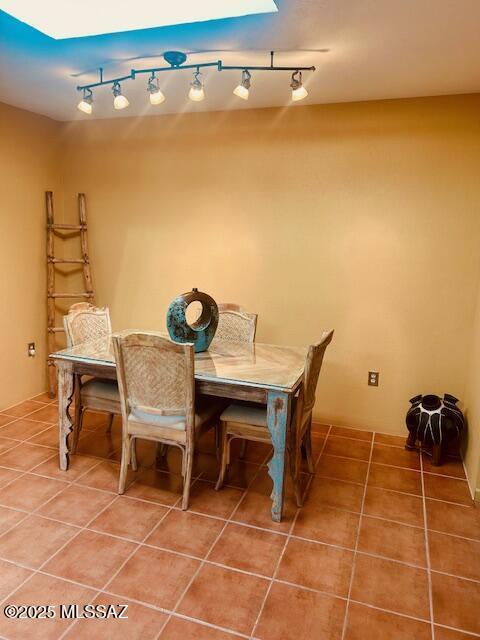 dining room featuring light tile patterned floors