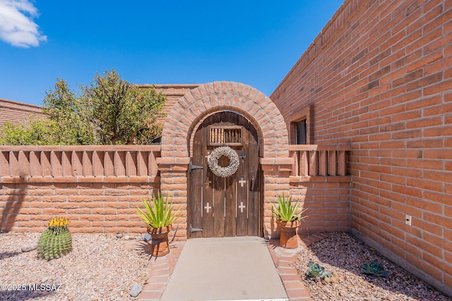 entrance to property with fence