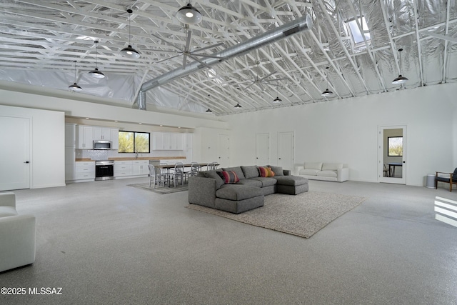 1720 W Cessna Way, Tucson, AZ 85755 - living area with high vaulted ceiling