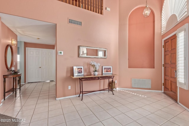 entrance foyer featuring baseboards, visible vents, and light tile patterned flooring
