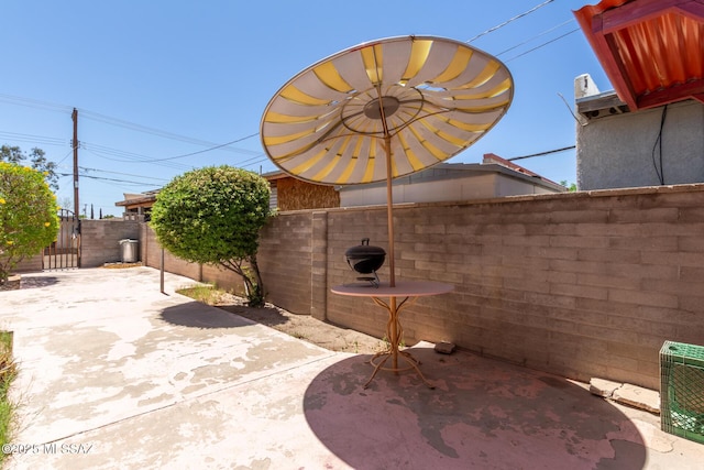 414 E 34th St, Tucson, AZ 85713 - view of patio featuring a fenced backyard
