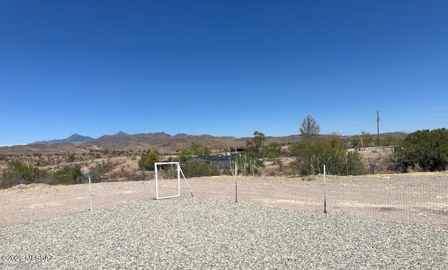 view of yard with a mountain view