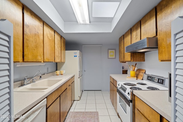 5701 E Glenn St Unit 61, Tucson, AZ 85712 - kitchen featuring a sink, light countertops, light tile patterned floors, under cabinet range hood, and white appliances