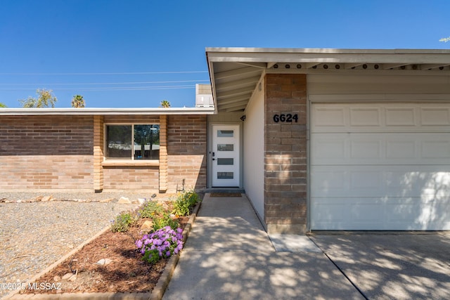 6624 N Galaxy Rd, Tucson, AZ 85741 - entrance to property featuring brick siding and a garage