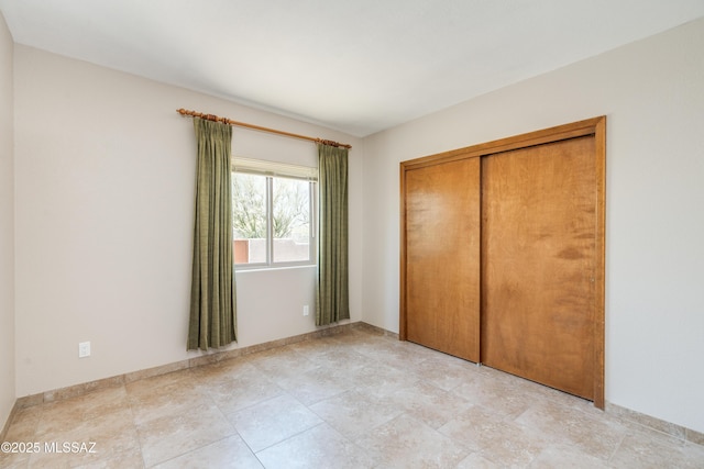 6261 N Placita De Rojelio, Tucson, AZ 85718 - unfurnished bedroom with a closet and baseboards