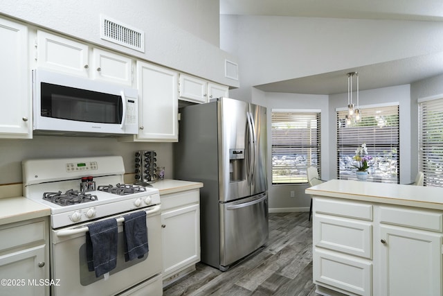 9810 E Amaroso Ln, Tucson, AZ 85748 - kitchen featuring light wood-type flooring, visible vents, white appliances, and light countertops