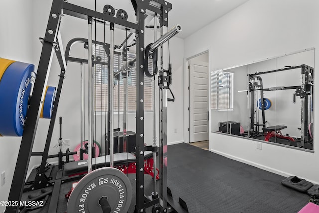 workout room with baseboards