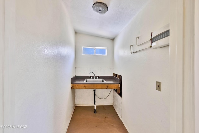 280 W Oak Hills Dr, Oracle, AZ 85623 - clothes washing area with a sink and a textured ceiling