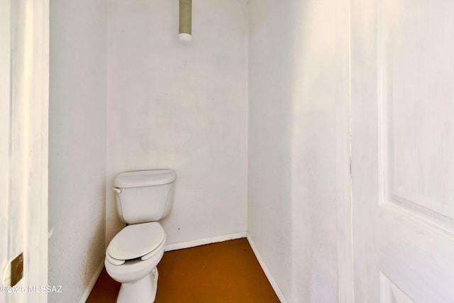 280 W Oak Hills Dr, Oracle, AZ 85623 - bathroom with toilet and baseboards