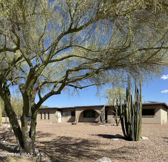 1363 W Dawn Dr, Tucson, AZ 85704 - view of front facade with brick siding