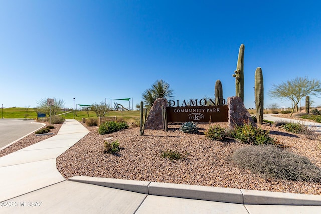 view of community / neighborhood sign