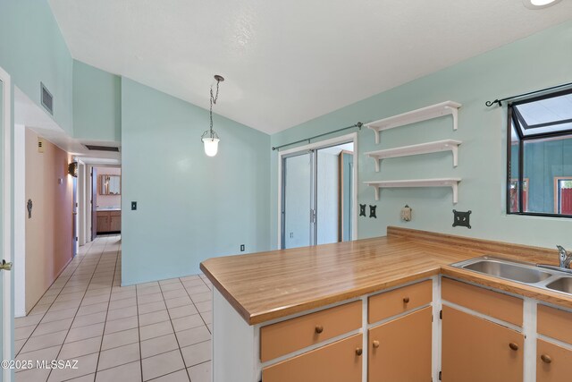 2991 W Basil Pl, Tucson, AZ 85741 - unfurnished room with carpet floors, baseboards, and vaulted ceiling