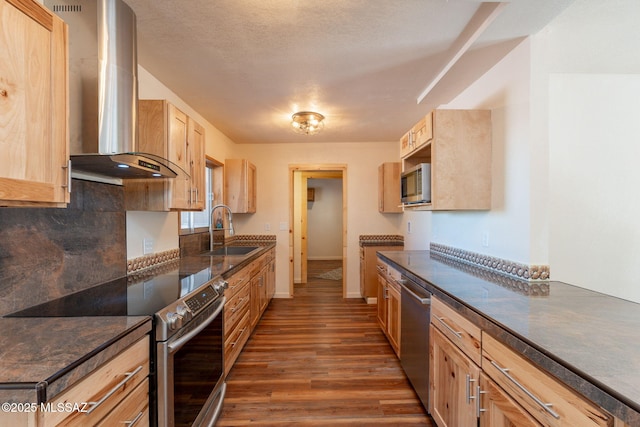 912 S Las Lomas Cir, Green Valley, AZ 85614 - kitchen with wall chimney range hood, a sink, appliances with stainless steel finishes, dark countertops, and dark wood-style floors