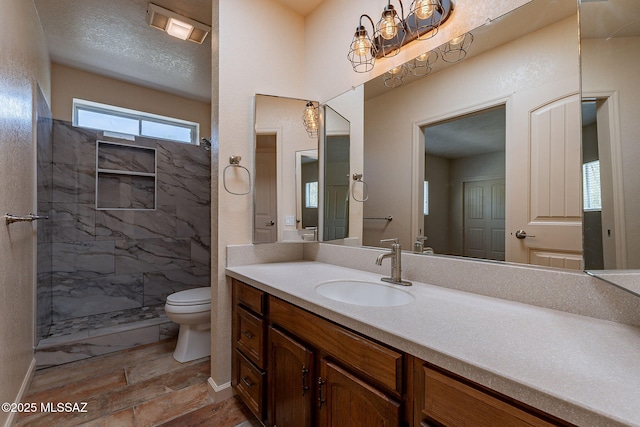 912 S Las Lomas Cir, Green Valley, AZ 85614 - bathroom featuring walk in shower, toilet, and vanity