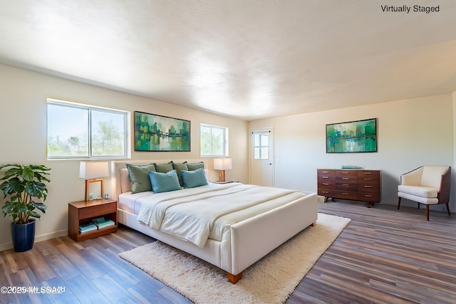 912 S Las Lomas Cir, Green Valley, AZ 85614 - bedroom featuring wood finished floors and baseboards