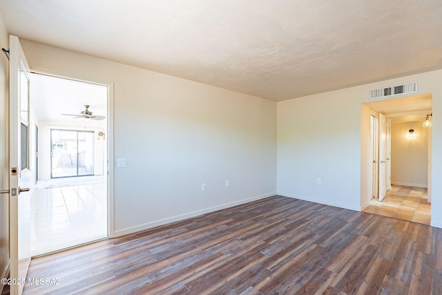 912 S Las Lomas Cir, Green Valley, AZ 85614 - spare room with dark wood-style floors, a ceiling fan, visible vents, and baseboards