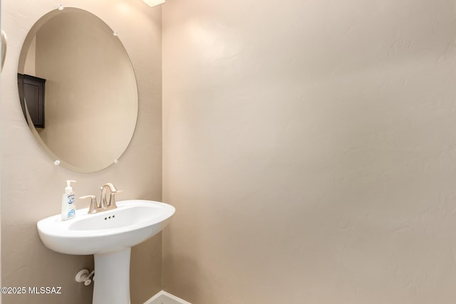 bathroom with baseboards