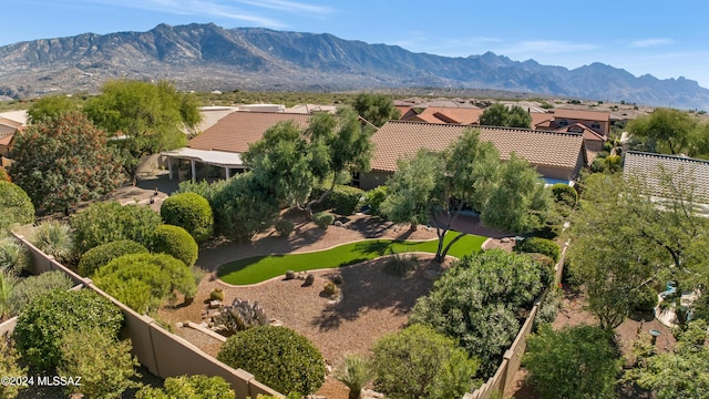 bird's eye view featuring a residential view and a mountain view