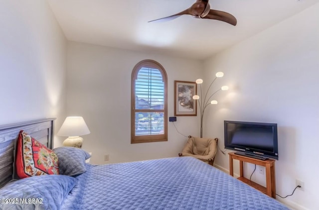 bedroom with ceiling fan