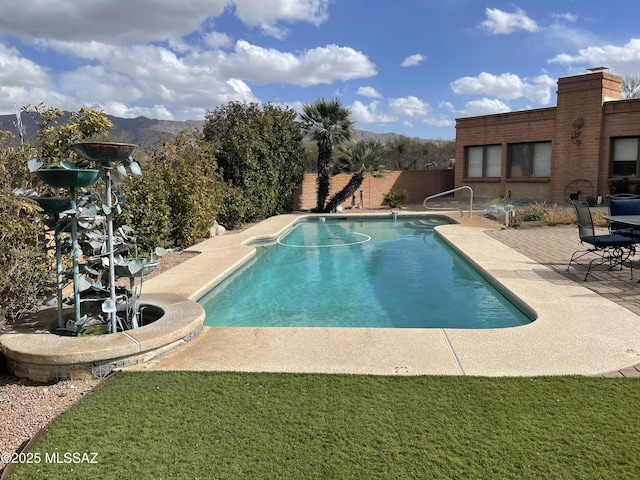 942 N Rancho Del Jefe Loop, Tucson, AZ 85748 - view of swimming pool with a patio, a fenced backyard, and a mountain view