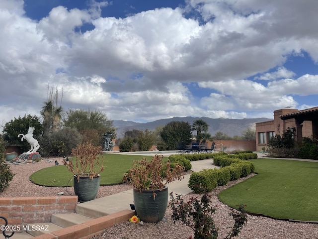 942 N Rancho Del Jefe Loop, Tucson, AZ 85748 - view of home's community with a putting green, a mountain view, and a yard