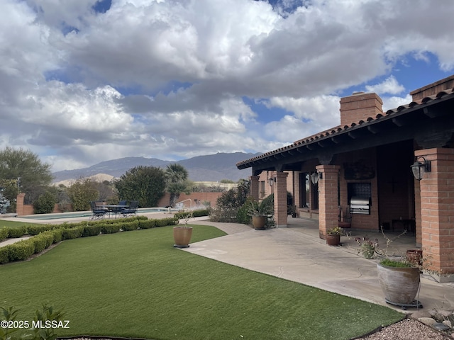 942 N Rancho Del Jefe Loop, Tucson, AZ 85748 - view of grassy yard with a patio area, an outdoor pool, and a mountain view