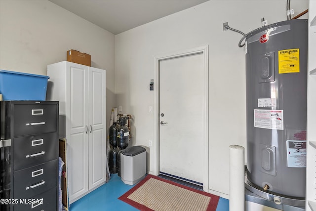 9224 S Big Tree Ln, Tucson, AZ 85756 - utility room featuring water heater