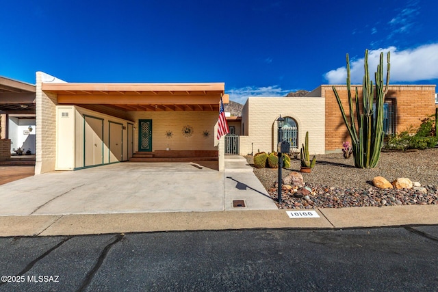 view of front facade with a carport