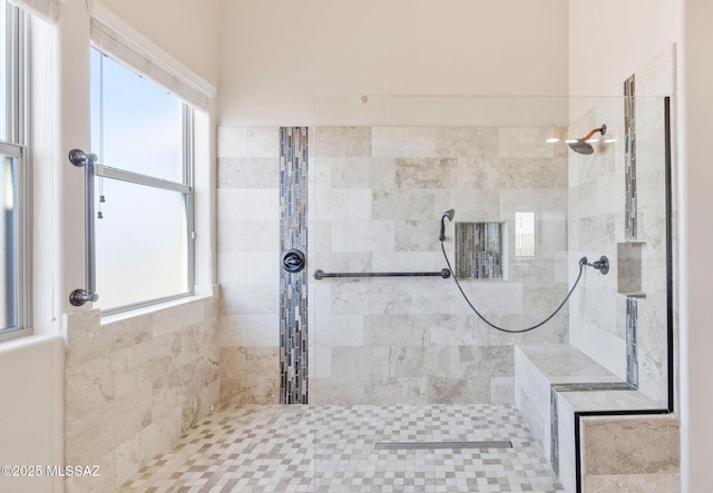 bathroom featuring a healthy amount of sunlight and tiled shower