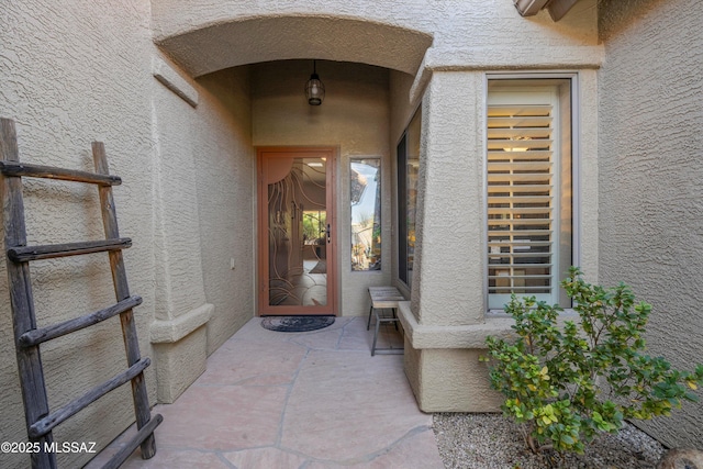 37561 S Desert Sun Dr, Saddlebrooke, AZ 85739 - doorway to property with stucco siding