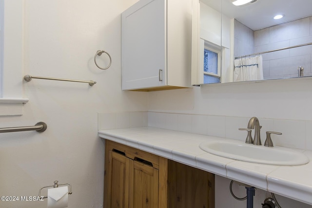 full bath featuring a shower with shower curtain and vanity