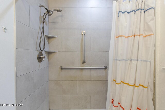 full bathroom with tiled shower