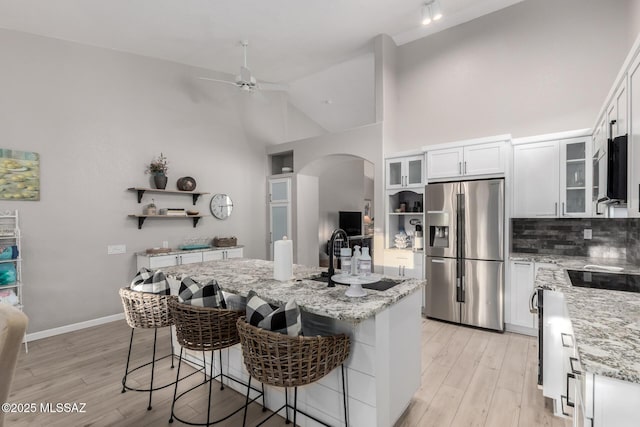 5305 N Via Ln, Doncella, Tucson, AZ 85750 - kitchen featuring stainless steel fridge, a sink, open shelves, arched walkways, and ceiling fan