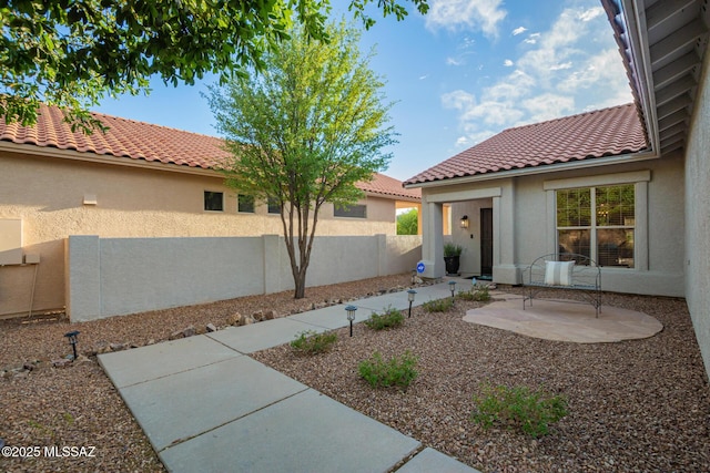 5305 N Via Ln, Doncella, Tucson, AZ 85750 - fenced backyard featuring a patio area