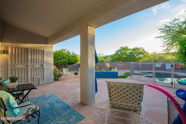 5305 N Via Ln, Doncella, Tucson, AZ 85750 - view of patio / terrace featuring a fenced backyard