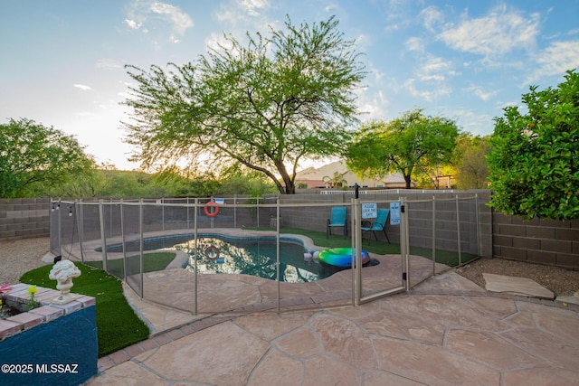 5305 N Via Ln, Doncella, Tucson, AZ 85750 - view of swimming pool with a fenced backyard and a patio
