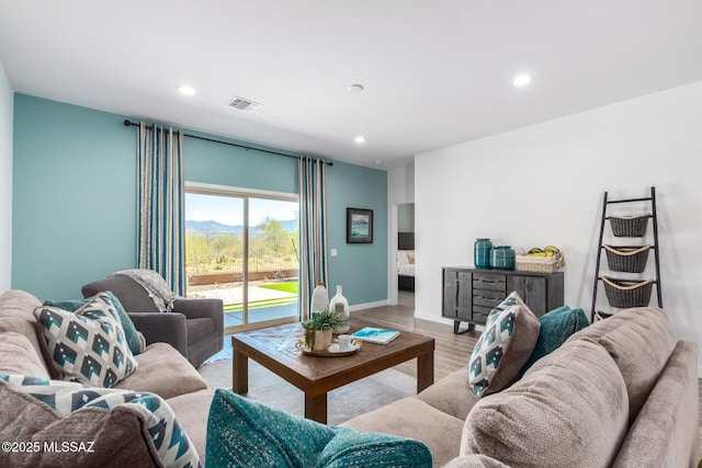 living area featuring recessed lighting, visible vents, light wood-style flooring, and baseboards