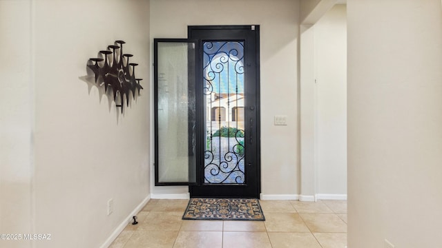 2230 E Thunder Bluff Dr, Green Valley, AZ 85614 - entrance foyer featuring baseboards and tile patterned floors