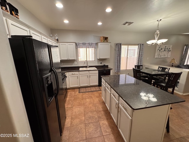 kitchen featuring a sink, visible vents, black appliances, an inviting chandelier, and recessed lighting