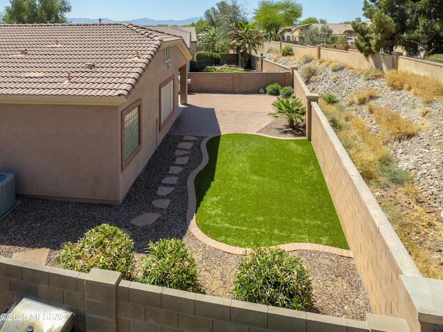 14472 S Camino Tierra Monte, Sahuarita, AZ 85629 - view of yard with a mountain view
