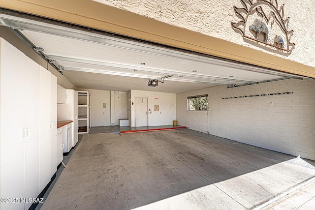 2778 S Via Del Bac, Green Valley, AZ 85622 - garage featuring a garage door opener
