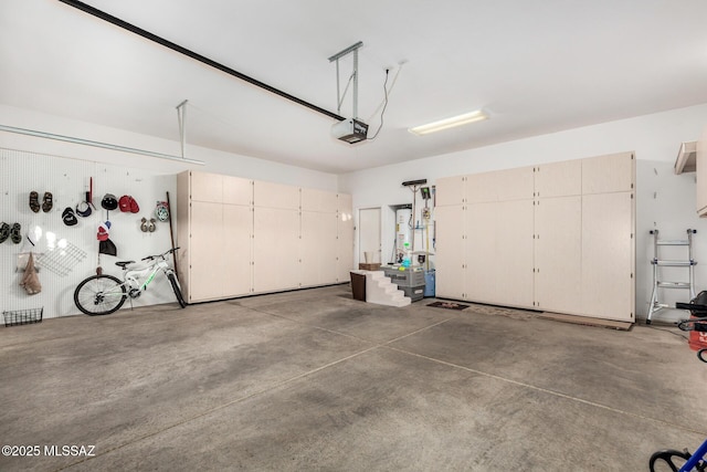60621 E Eagle Heights Dr, Tucson, AZ 85739 - garage featuring a garage door opener