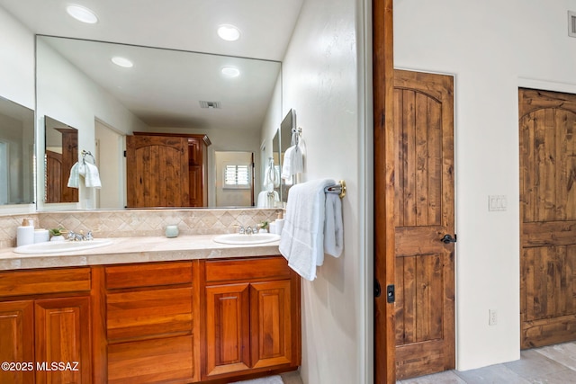 6340 N Placita Alta Reposa, Tucson, AZ 85750 - full bath with a sink, visible vents, and decorative backsplash