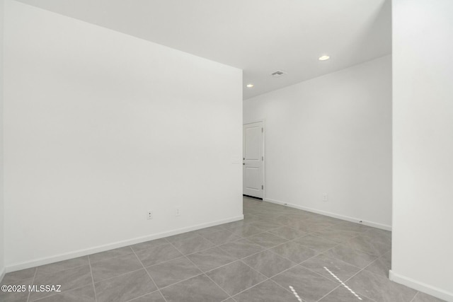spare room featuring visible vents, recessed lighting, and baseboards