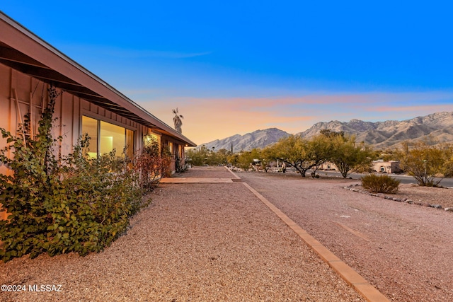 yard at dusk featuring a mountain view